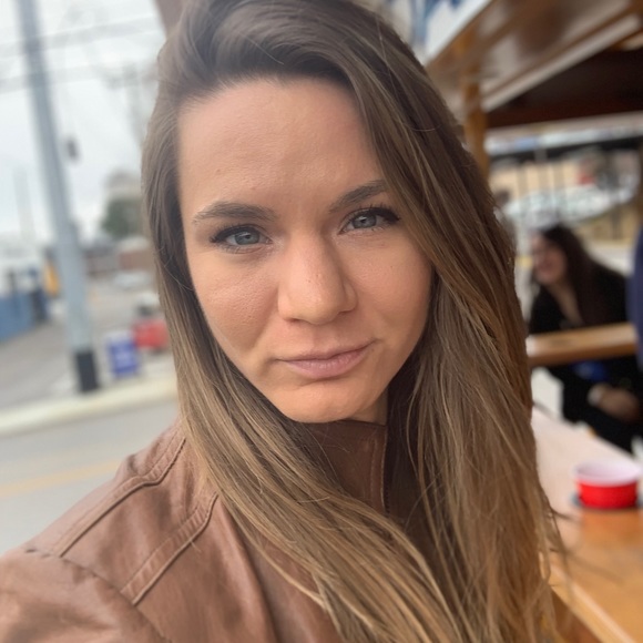 Meet your Posher, Jocelyn - Picture 2 of 2